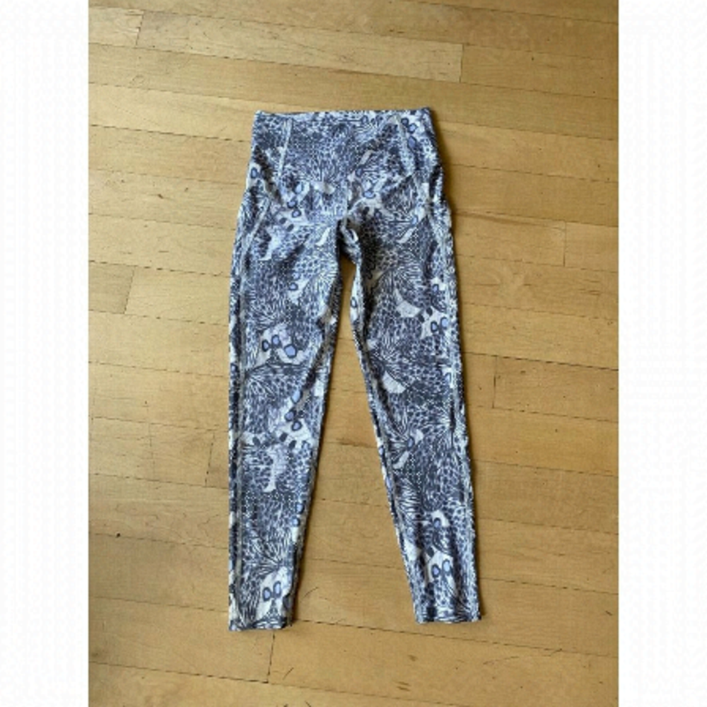 Maaji Womens acrtivewear hi waist  gray leggings sz smal wings